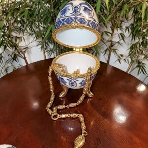 Vintage Liz Clairborne Designer Lariat Necklace W/ Ceramic Blue Egg Trinket Dish